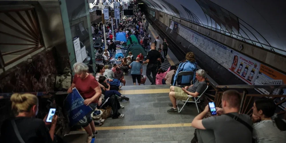 Нічне місто під час оголошеної повітряної тривоги (ілюстративне фото)