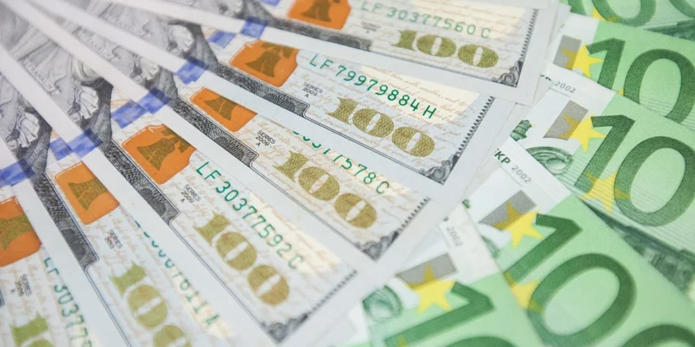 Офіційний курс гривні 6 серпня: долар просів, євро та злотий зросли