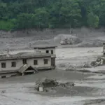 Зона повені та зсувів у Непалі, де розшукують українців