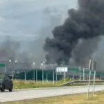 Густий чорний дим над територією НПЗ «Газпром нафтохім Салават» у Башкортостані після атаки дронів