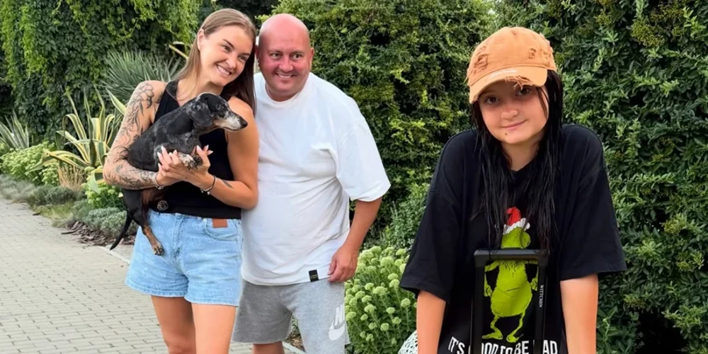 Юрій Ткач із дружиною Вікторією та донькою Лізою, фото з Instagram