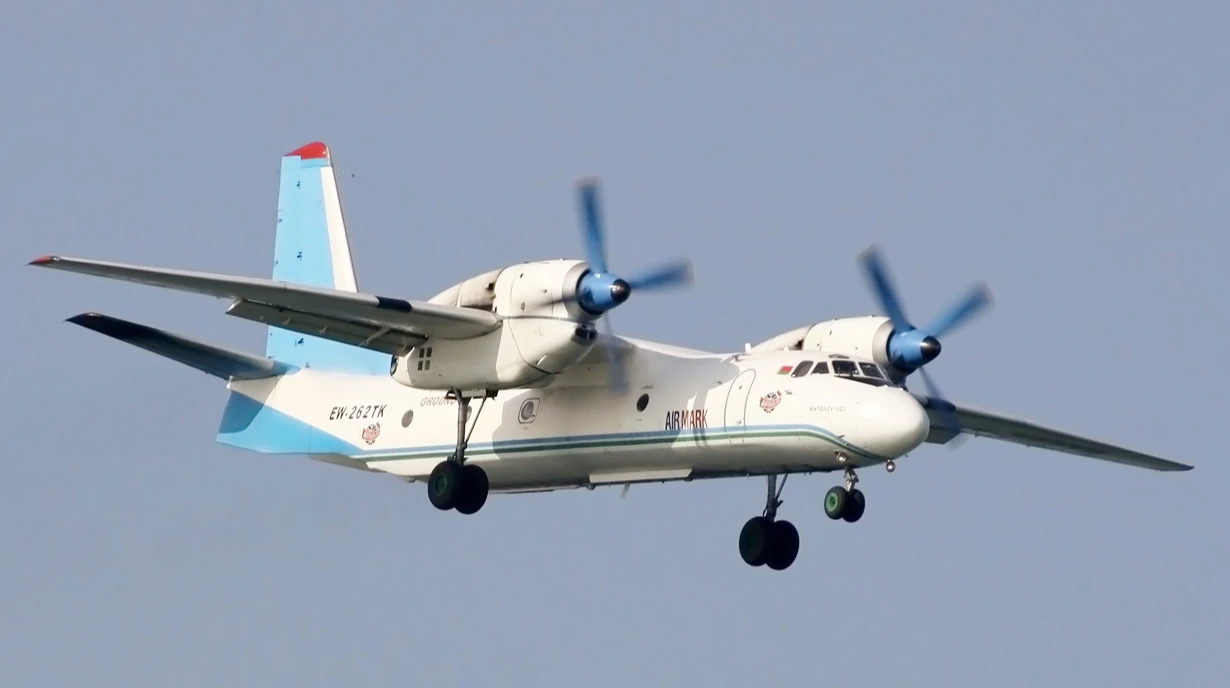 Український Ан-32 приземлився в аеропорту Меркулешти у Молдові після вильоту з Чернівців