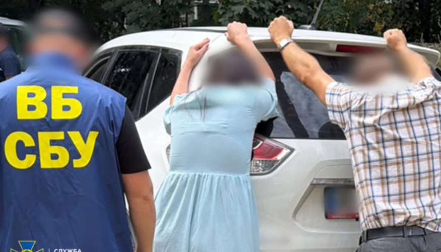 Двох київських адвокатів затримали під час передачі 150 тисяч доларів